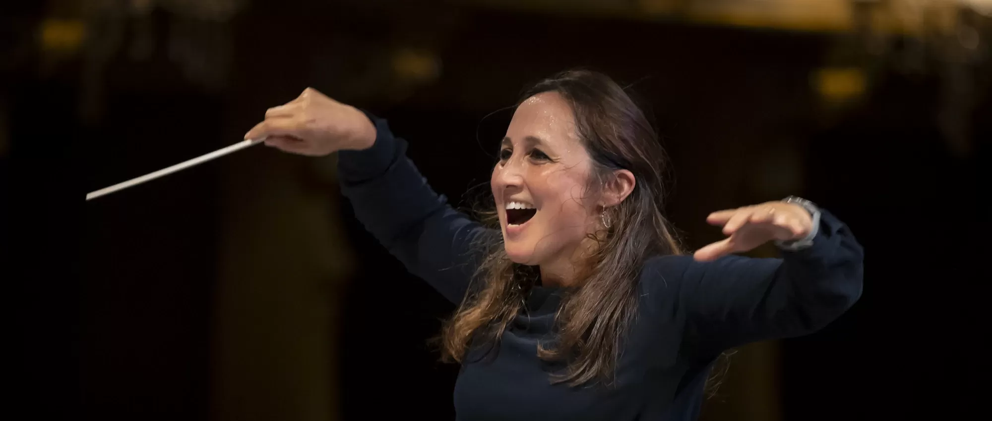 Joana Carneiro conducting