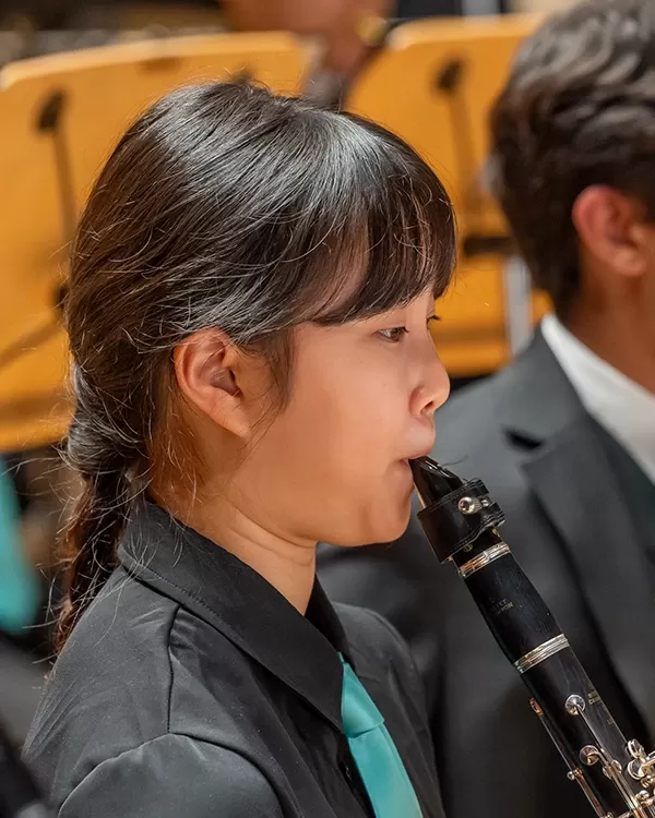 Clarinet players in Pacific Symphony Youth Concert Band