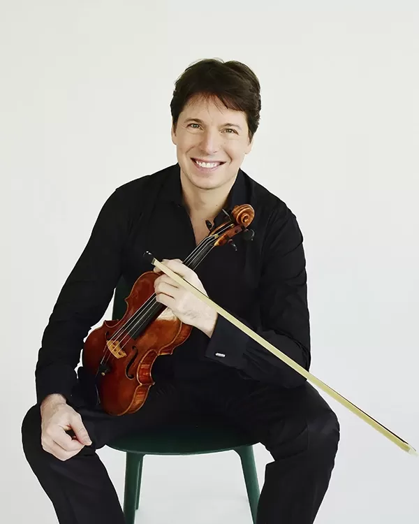 Violinist Joshua Bell holding his violin
