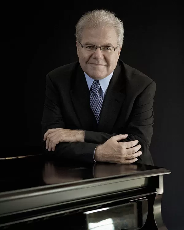 Pianist Emanual Ax at the piano