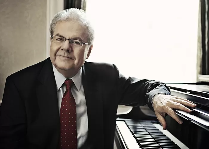 Pianist Emanual Ax at the piano