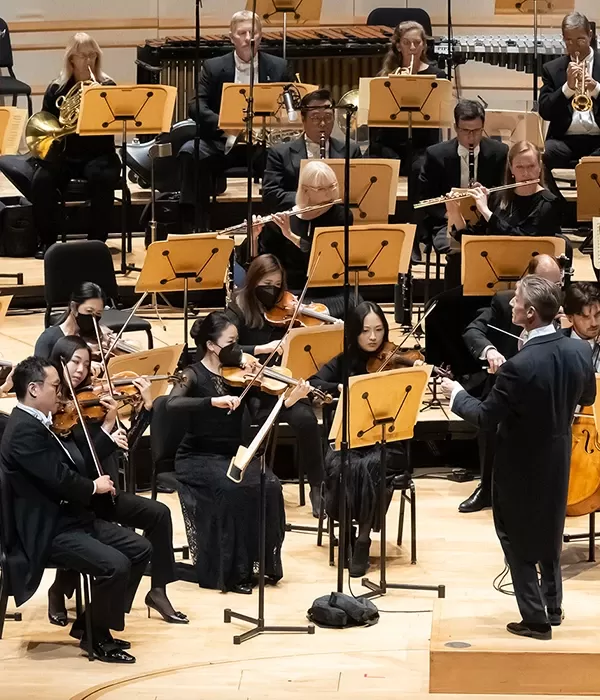 Pacific Symphony with Alexander Shelley conducting