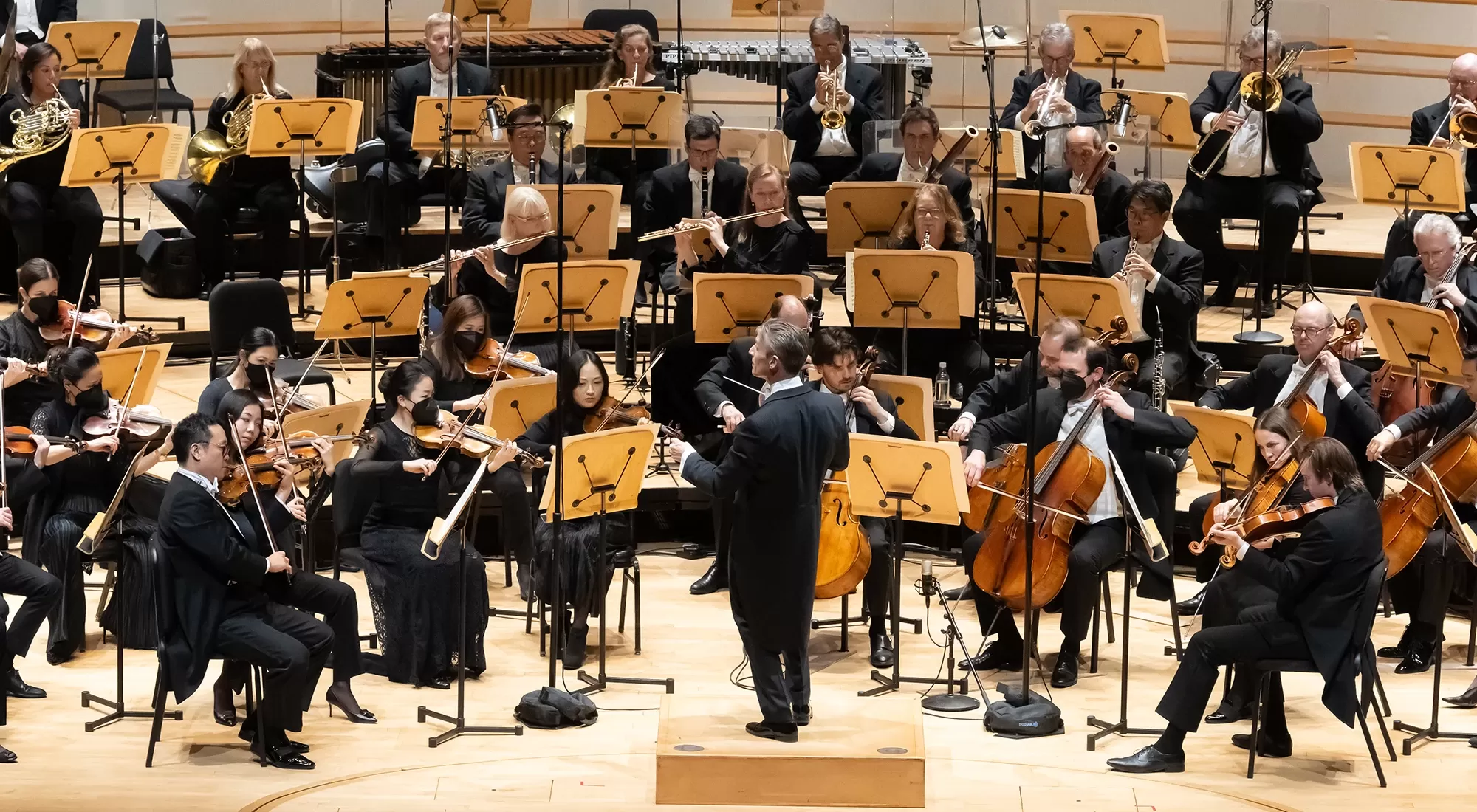 Pacific Symphony with Alexander Shelley conducting